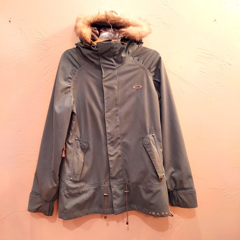 Oakley ski snowboard jacket.